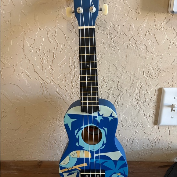 Amahi Ukulele in Blue with Tropical Graphic - Picture 2 of 5